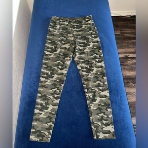 Camo leggings size small